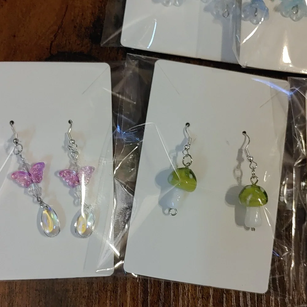 👑h𝕒𝕟𝕕𝕞𝕒𝕕𝕖 𝕚𝕥𝕖𝕞 earrings/barrette SHIPPING👑 - Picture 3 of 6